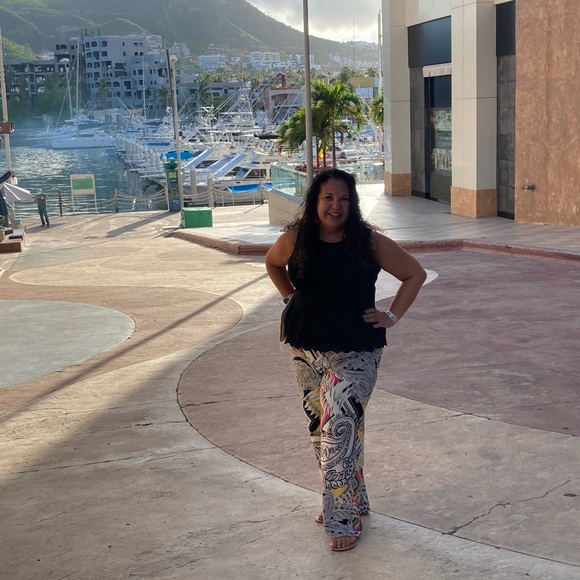 Meet your Posher, Lorraine - Picture 2 of 5